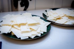 zdjęcie dwóch talerzy opłatków